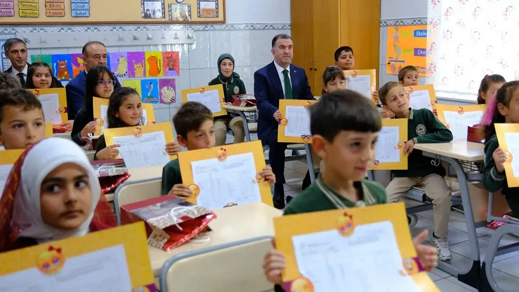 Bayburt'ta Karne Heyecanı: 14.103 Öğrenci Yaz Tatiline Girdi