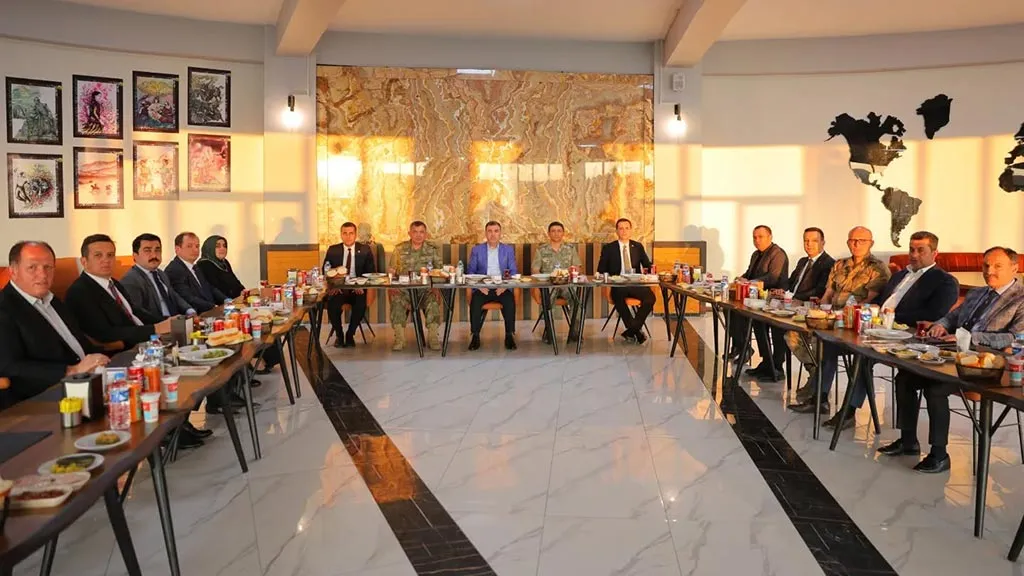 Bayburt'ta Komutan ve Kaymakamlara Veda Yemeği Programı Düzenlendi