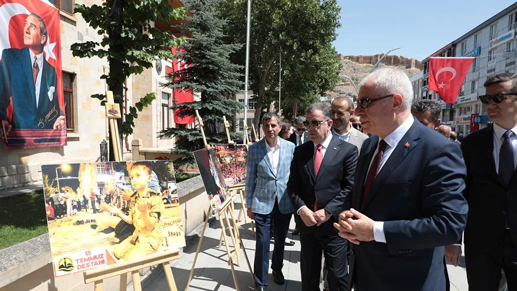 15 Temmuz Anısına Bayburt'ta Duygu Yüklü Fotoğraf Sergisi