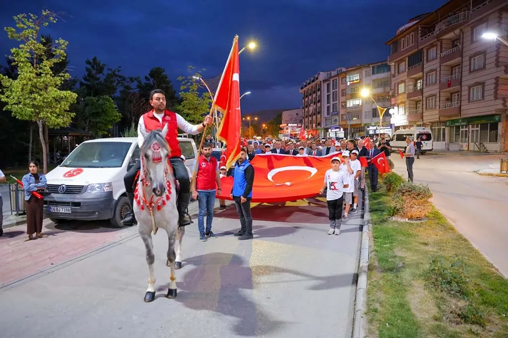 15 Temmuz Bayburt'ta Anıldı: Demokrasi Yürüyüşü Yapıldı