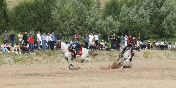 Bayburt Dede Korkut Şölenlerinde Cirit Müsabakası Nefes Kesti