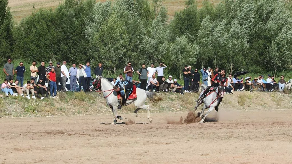 Bayburt Dede Korkut Şölenleri'nde Cirit Müsabakası Nefes Kesti
