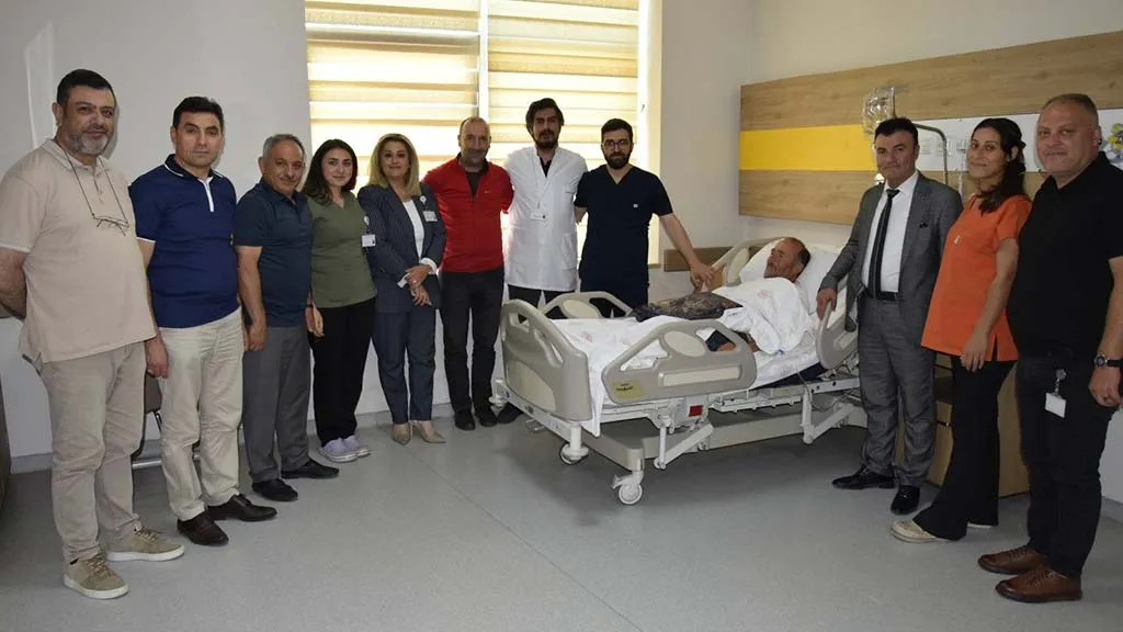Bayburt Devlet Hastanesi'nde Bir İlk, Şoklama Özellikli Kalp Pili Operasyonu Başarıyla Gerçekleştirildi