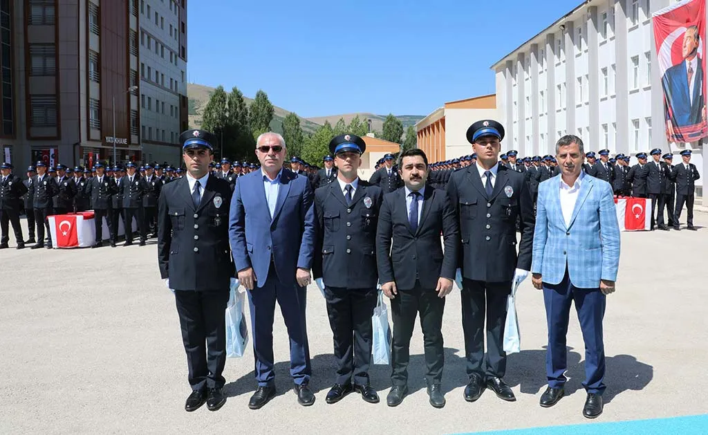 Bayburt Polis Meslek Eğitim Merkezi'nde Mezuniyet Heyecanı