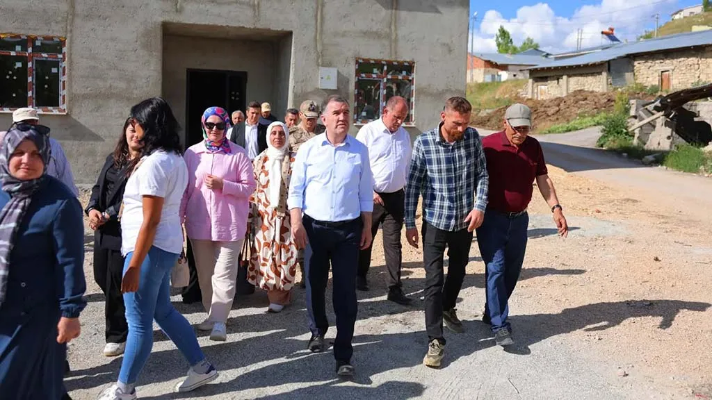 Bayburt Valisi Mustafa Eldivan, Aşağıçımağıl Köyü'nde
