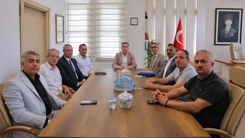 Bayburt'ta 2025-2026 Eğitim Yılı Hazırlıkları Vali Eldivan Başkanlığında Değerlendirildi