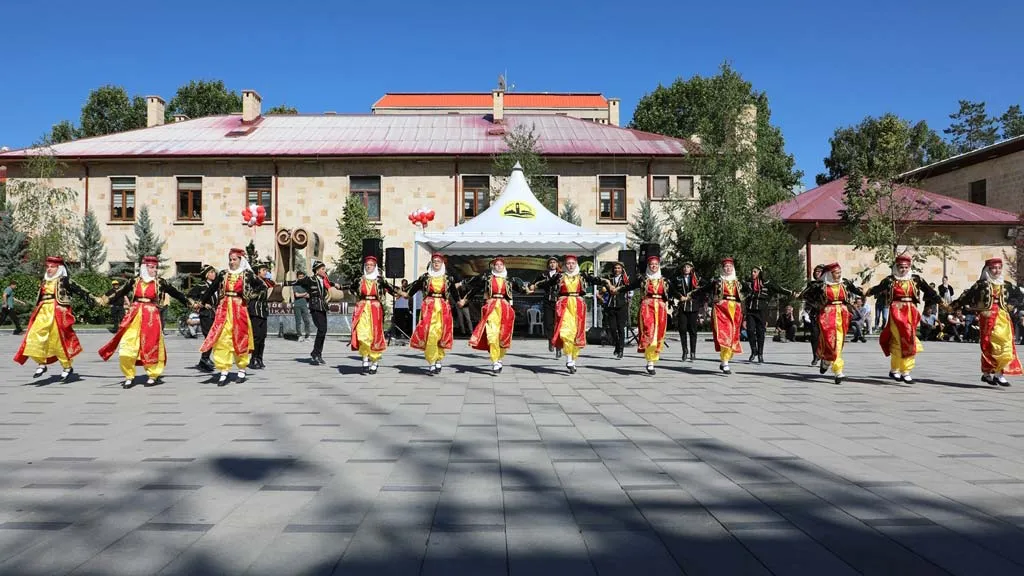 Bayburt'ta 29. Dede Korkut Şölenleri Coşkulu Törenle Başladı