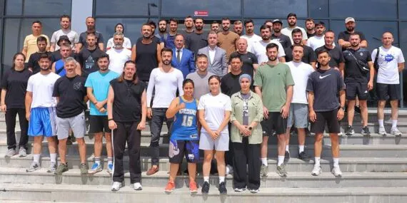 Bayburt’ta Boks Antrenörlük Eğitimi: 45 Kursiyer Katılıyor