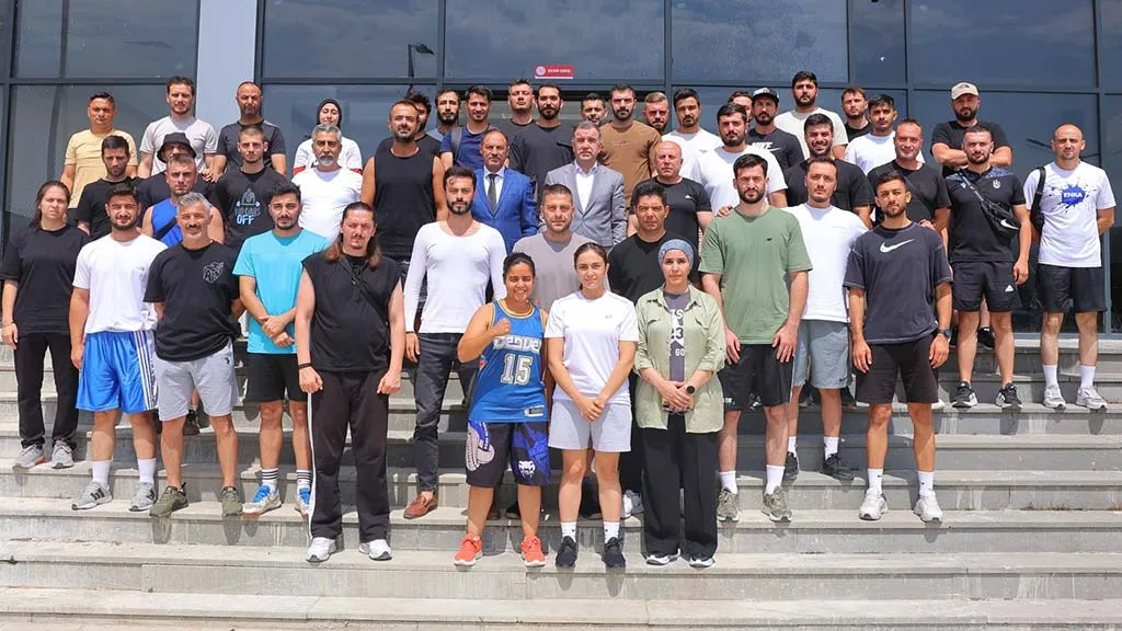 Bayburt'ta Boks Antrenörlük Eğitimi: 45 Kursiyer Katılıyor