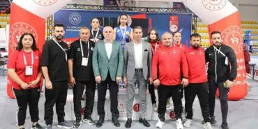 Bayburt'ta Boks Heyecanı, Başkan Memiş Final Müsabakalarını İzledi, Katkıları Ödüllendirildi