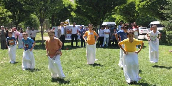 Bayburt’ta Geleneksel Çocuk Oyunları Şenliği Coşkusu: Kültürel Miras Yaşatılıyor