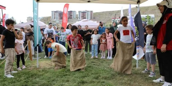 Bayburt’ta Geleneksel Oyunlar Dede Korkut Şölenlerine Renk Kattı