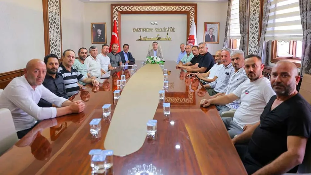 Bayburt'ta Servis Şoförleri Toplantısı: Güvenlik ve Çözüm Yolları Ele Alındı