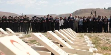 Şehitlerimiz 15 Temmuz Demokrasi ve Milli Birlik Günü'nde Dualarla Anıldı