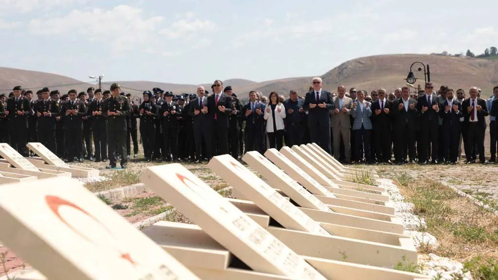 Şehitlerimiz 15 Temmuz Demokrasi ve Milli Birlik Günü'nde Dualarla Anıldı
