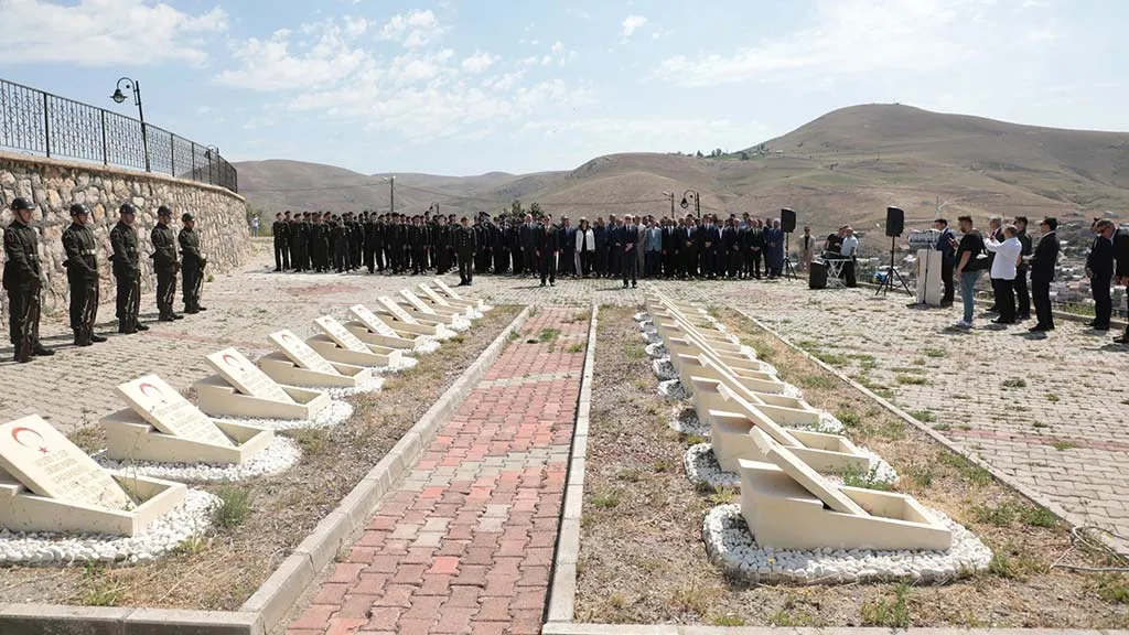 Şehitlerimiz 15 Temmuz Demokrasi ve Milli Birlik Günü'nde Dualarla Anıldı