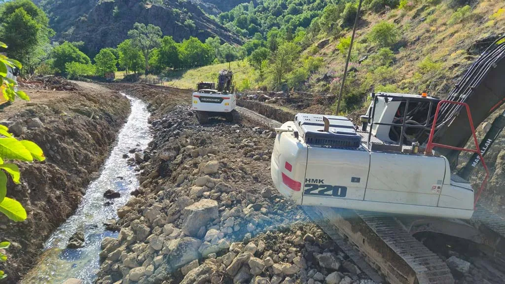 Torul ve Kelkit'te Taşkın Kontrol Çalışmaları Sürüyor