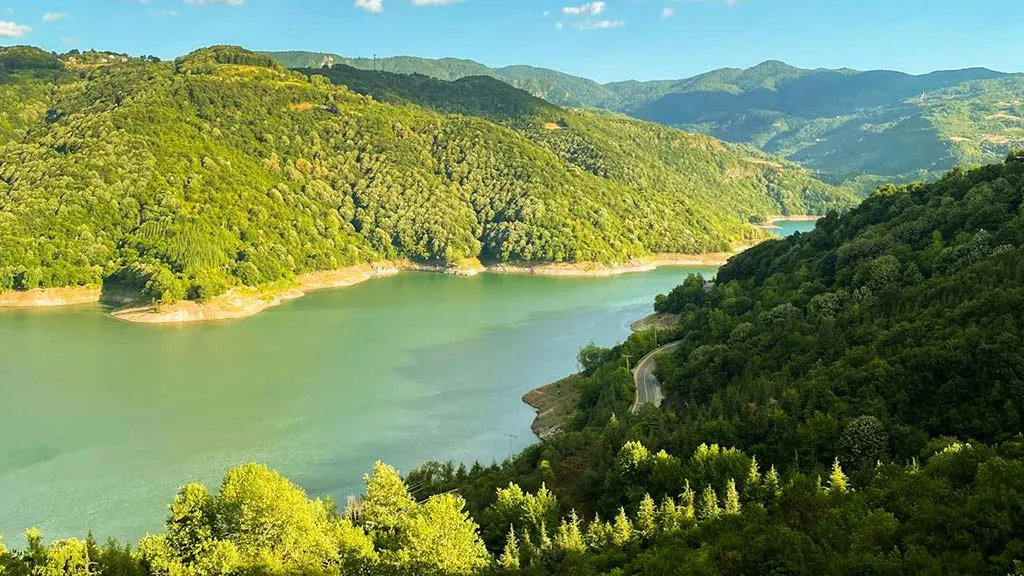 Türkiye Kavurucu Sıcaklarla Boğuşuyor: Yangınlar ve Uyarılar Gündemde