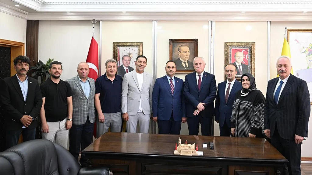 Bakan Mehmet Fatih Kacır'dan Bayburt Belediyesi'ne Ziyaret