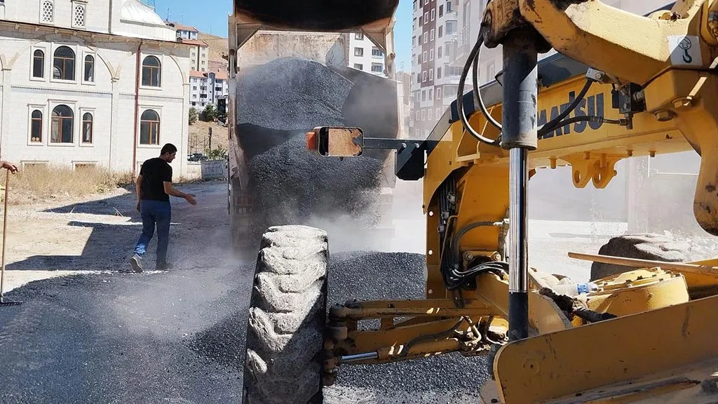 Bayburt Belediyesi Ekipleri Şehrin Dört Bir Yanında Çalışmalarına Devam Ediyor