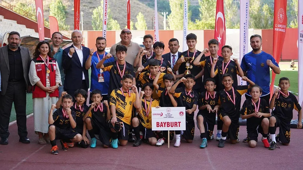 Bayburt Kalegücü Spor, Gümüşhane'de Aile Yılı Futbol Turnuvasının Şampiyonu Oldu