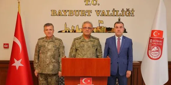 Bayburt Valisi Eldivan, Kara Kuvvetleri Komutanı Tokel’i Ağırladı