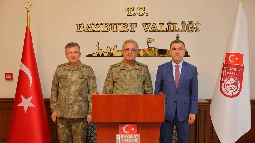 Bayburt Valisi Eldivan, Kara Kuvvetleri Komutanı Tokel'i Ağırladı