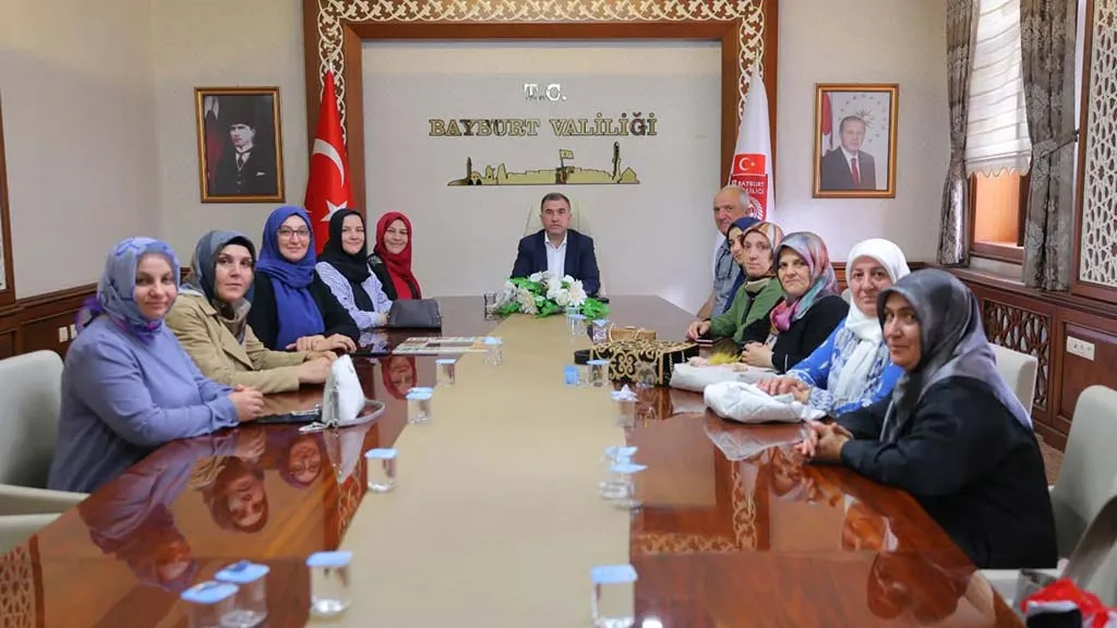 Bayburt Valisi Eldivan'dan Kadın İstihdamı ve El Emeği Ürünlere Tam Destek