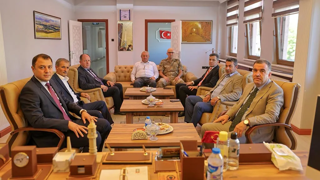 Bayburt Valisi Mustafa Eldivan, Aydıntepe Belediye Başkanı Haşim Şentürk'ü Ziyaret Etti