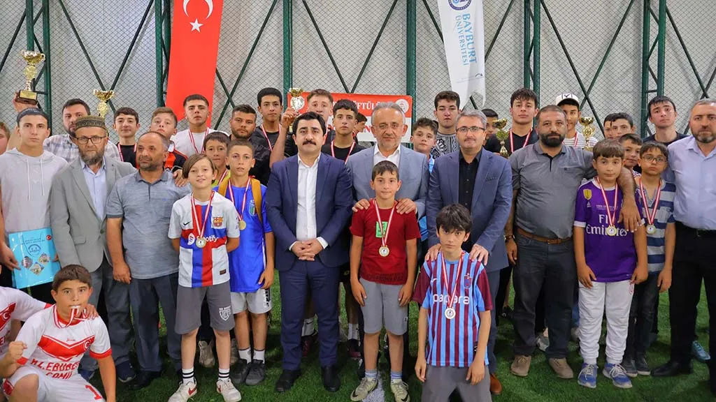 Yaz Kur'an Kursları Futbol Turnuvası Bayburt'ta Son Buldu: İşte Şampiyonlar