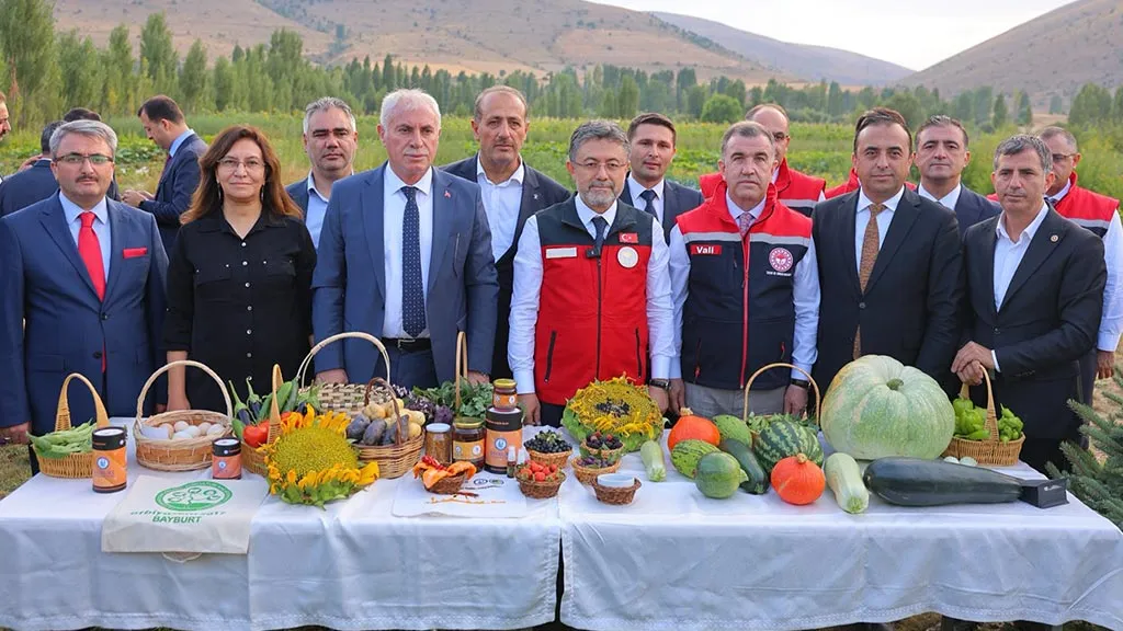 Bakan İbrahim Yumaklı Bayburt Üniversitesi Serasını Ziyaret Etti