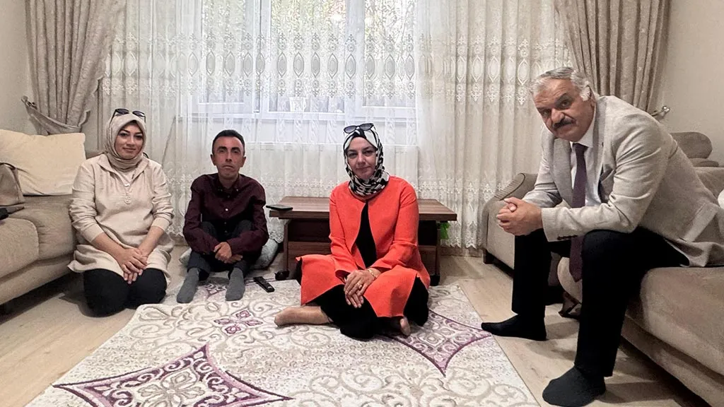 Bayburt Aile ve Sosyal Hizmetler Müdürlüğü'nden Engin Demir'e Geçmiş Olsun Ziyareti