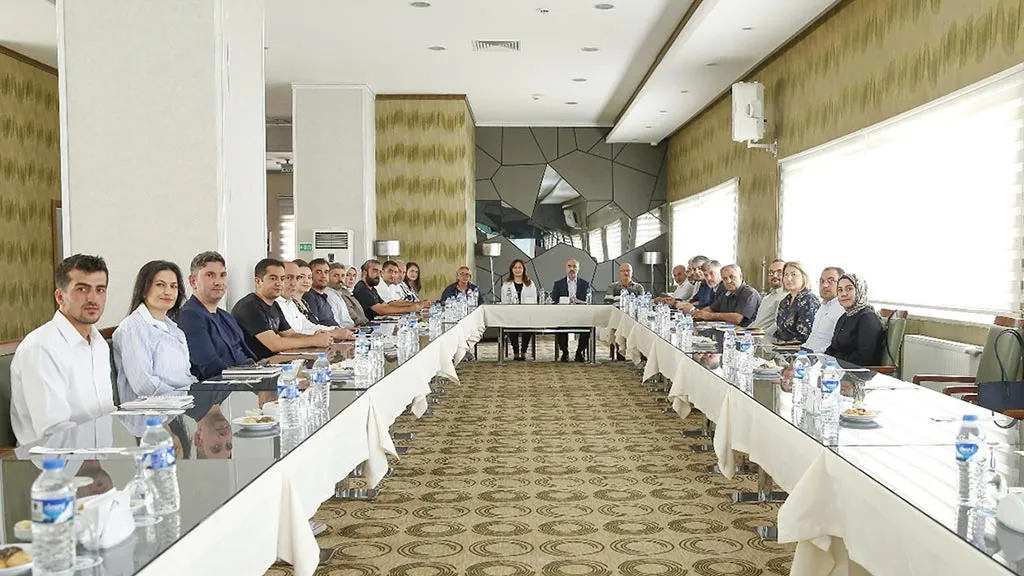 Bayburt Üniversitesi 2027-2031 Stratejik Planı İçin SWOT Analizi Eğitimi Düzenledi