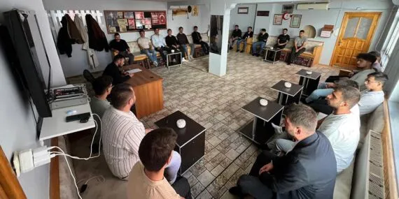 Bayburt’ta Ülkü Ocakları Gençlerle 9 Işık Ahlakçılık İlkesini Konuştu