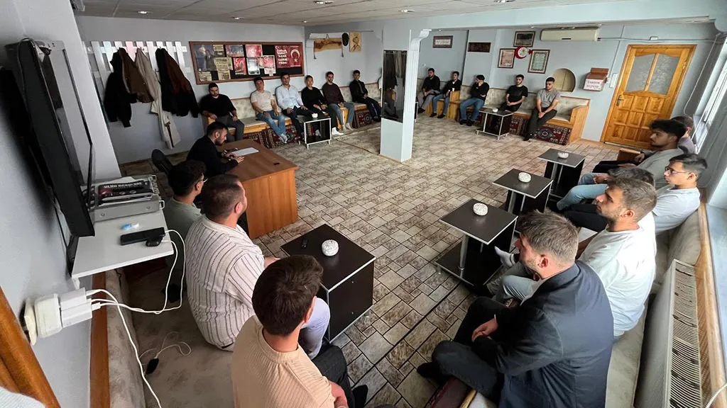 Bayburt’ta Ülkü Ocakları Gençlerle 9 Işık Ahlakçılık İlkesini Konuştu