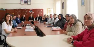 Kahraman, Şehit Sebahattin Bozo ve İmam Hatip Ortaokulu’nda Öğretmenlerle Görüştü