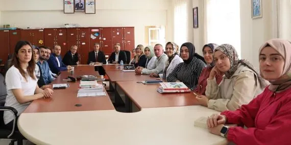 Kahraman, Şehit Sebahattin Bozo ve İmam Hatip Ortaokulu Öğretmenleri İle Görüştü