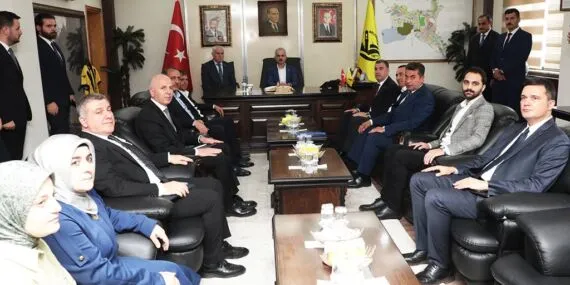 Ulaştırma ve Altyapı Bakanı Abdulkadir Uraloğlu Bayburt Belediyesini Ziyaret Etti