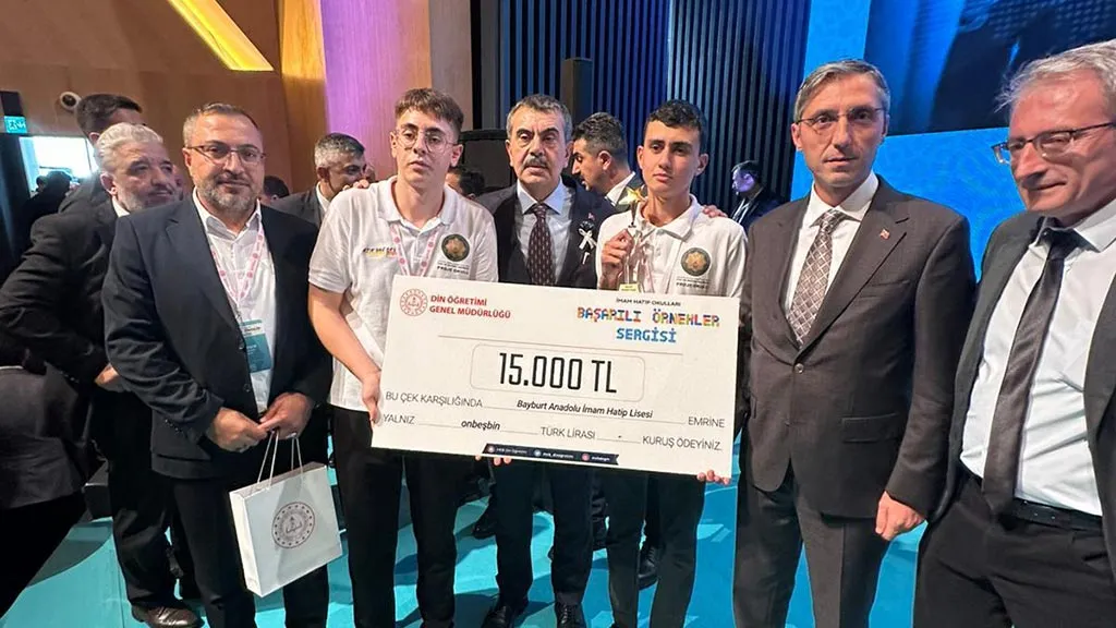 Bayburt Anadolu İHL'nin Atık Yağ Değil, Enerji Kaynağı! Projesi Türkiye 3.’sü Oldu!