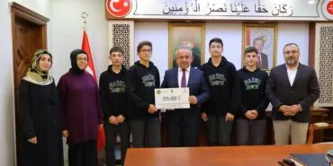 Bayburt Anadolu İmam Hatip Lisesi Gazze İçin 225 Bin Lira Yardım Topladı
