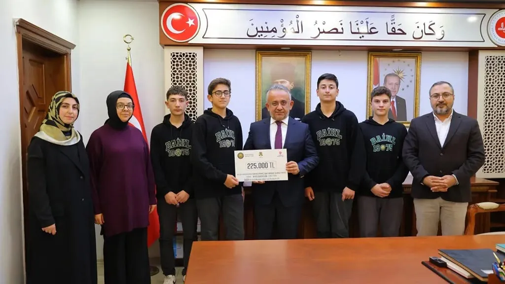 Bayburt Anadolu İmam Hatip Lisesi Gazze İçin 225 Bin Lira Yardım Topladı