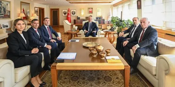 Bayburt Protokolü Bakan Mehmet Nuri Ersoy’u Ziyaret Etti