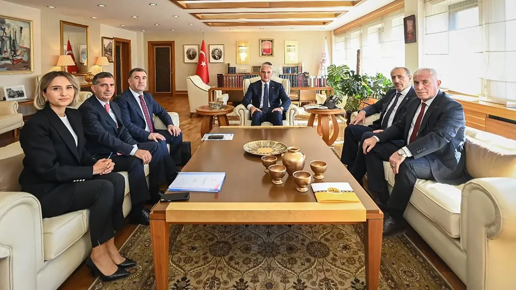 Bayburt Protokolü Bakan Mehmet Nuri Ersoy’u Ziyaret Etti