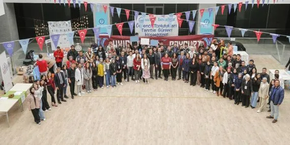 Bayburt Üniversitesi’nde Topluluk Coşkusu! 83 Topluluk Öğrencilerle Buluştu