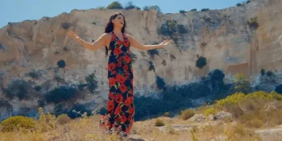 Bayburtlu Sanatçı Eylem Can, Bayburt’un Gülü Müsün ile Müzik Dünyasına Adım Attı