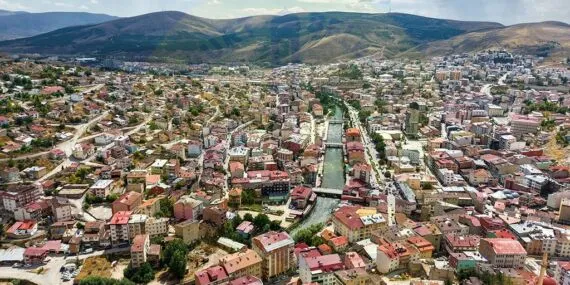 Bayburt’ta Araç Sayısı 20 Bini Geçti: Türkiye’de 196 Bin 338 Yeni Taşıtın Kaydı Yapıldı