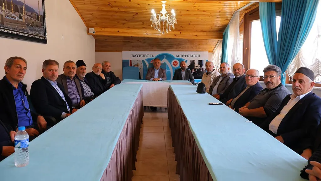 Bayburt’ta Emekli Din Görevlileri Müftü Danacı ile Bir Araya Geldi