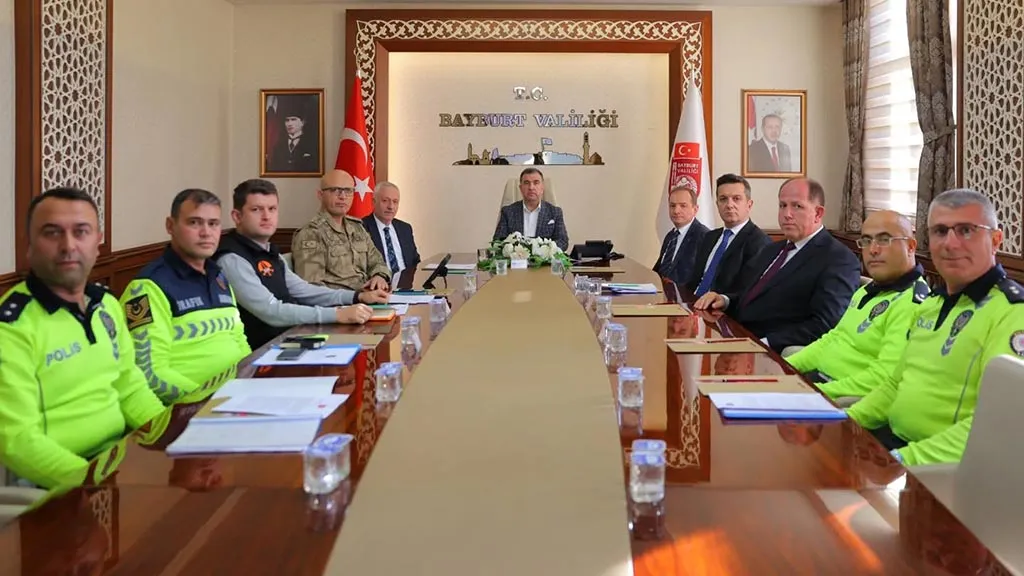 Bayburt’ta Trafik Güvenliği Toplantısı: Hız Sınırlarında Yeni Dönem Başlıyor