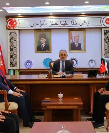 Bayburt Lisesi’nden Filistin ve Gazze'ye Destek, 3500 TL Bağış TDV’ye Teslim Edildi