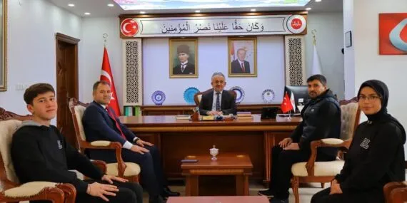 Bayburt Lisesi’nden Filistin ve Gazze’ye Destek, 3500 TL Bağış TDV’ye Teslim Edildi